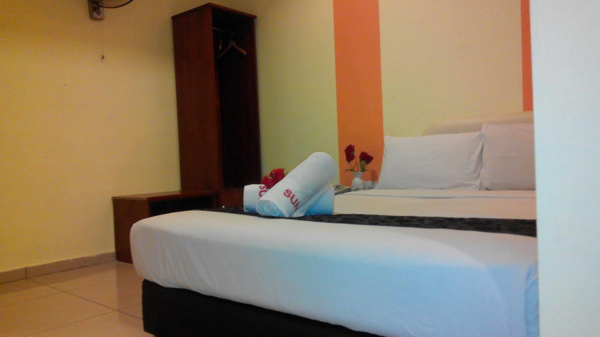 Sun Inns Hotel Kuala Selangor Exterior foto